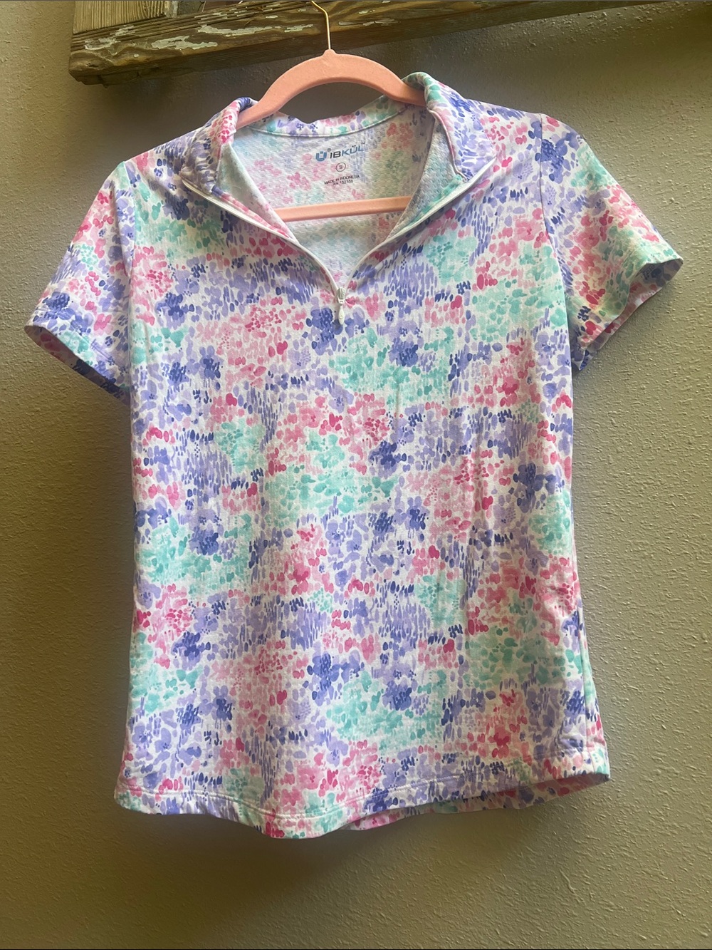 IBKUL Short Sleeve Half-Zip Tee in Pastel Floral Print (Pink, Purple, Mint)